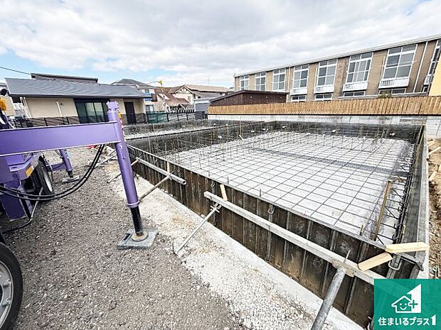 【外観】周辺は落ち着いた街並みの住宅地！子育てがしやすい住環境です！まだ未完成ですが、現地でしかわからない事もございます。是非一度ご覧ください。