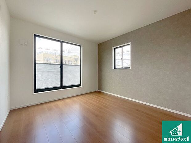 【洋室】シンプルな洋室は、自分好みのインテリアが楽しめます♪ご家族とインテリアや家具を選びに行くのは新築購入時の醍醐味の一つです。ぜひお楽しみください♪