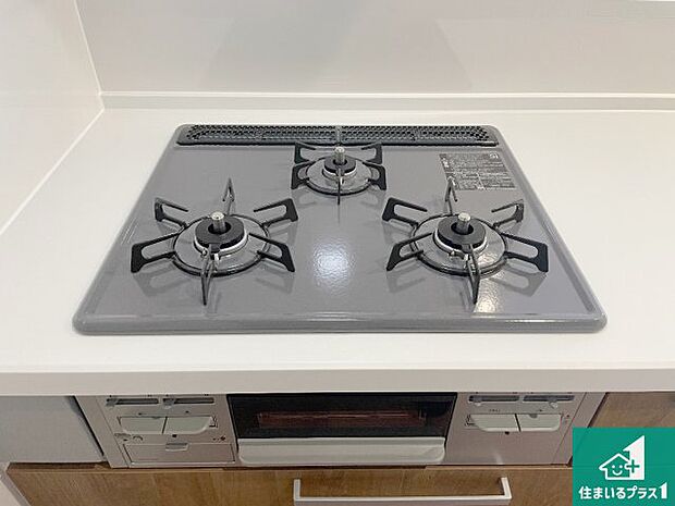 【コンロ】ダブル高火力Ｓｉセンサー付きコンロ！３口あるので、まとめて料理をする時も大活躍！