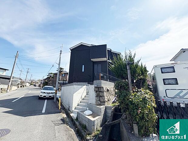 【外観】安心の10年保証!外観を美しく保ち、雨水で汚れを落とします!気になることがありましたら、お気軽にお問い合わせください!