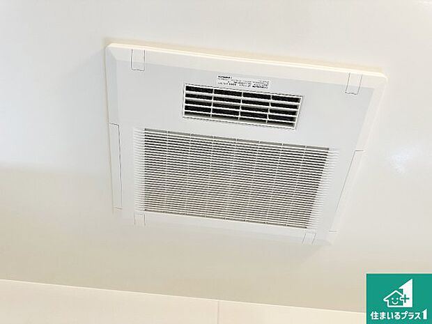 【浴室暖房乾燥機】四季を通して快適なバスライフをお手伝いする浴室暖房乾燥機!浴室の乾燥・暖房・涼風・換気はもちろん、24時間換気にも対応!