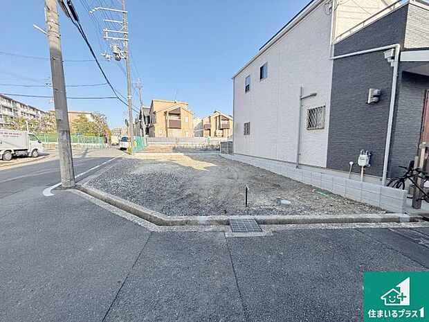 【外観】周辺は落ち着いた街並みの住宅地!子育てがしやすい住環境です!まだ未完成ですが、現地でしかわからない事もございます。是非一度ご覧ください。