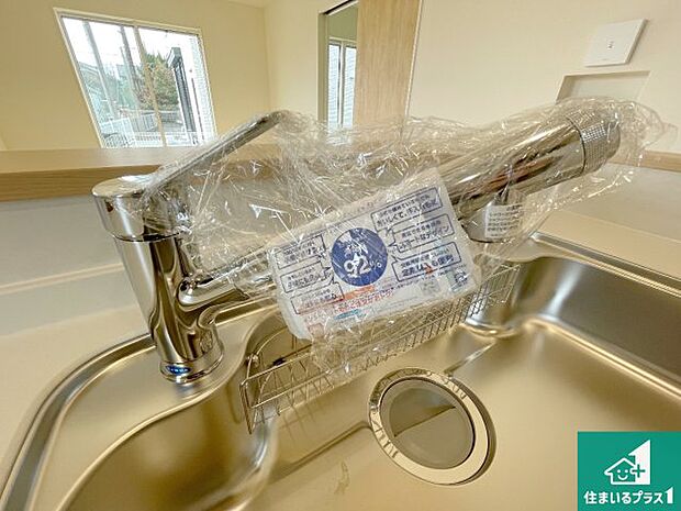 【キッチン水栓】浄水器を内蔵！炊飯時、お茶を作る時に安心してお水を使えます！お湯と冷水、浄水と原水、シャワーの切替えもワンタッチです！