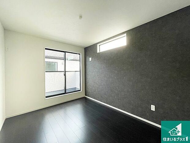 【洋室】シンプルな洋室は、自分好みのインテリアが楽しめます♪ご家族とインテリアや家具を選びに行くのは新築購入時の醍醐味の一つです。ぜひお楽しみください♪