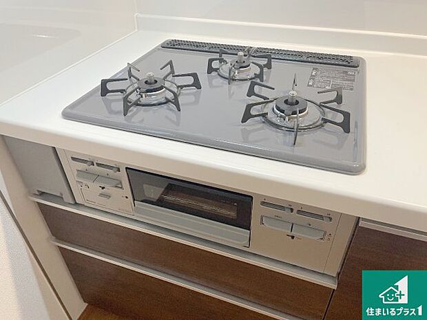 【コンロ】ダブル高火力Ｓｉセンサー付きコンロ！３口あるので、まとめて料理をする時も大活躍！