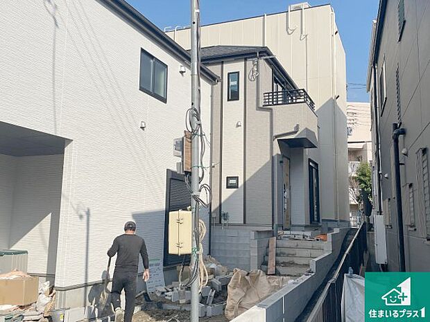 【外観】周辺は落ち着いた街並みの住宅地！子育てがしやすい住環境です！まだ未完成ですが、現地でしかわからない事もございます。是非一度ご覧ください。