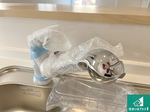 【キッチン水栓】浄水器を内蔵！炊飯時、お茶を作る時に安心してお水を使えます！お湯と冷水、浄水と原水、シャワーの切替えもワンタッチです！