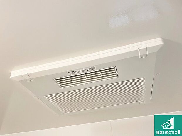 【浴室暖房乾燥機】四季を通して快適なバスライフをお手伝いする浴室暖房乾燥機!浴室の乾燥・暖房・涼風・換気はもちろん、24時間換気にも対応!