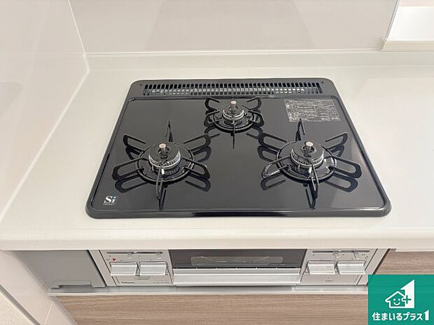 【コンロ】ダブル高火力Ｓｉセンサー付きコンロ！３口あるので、まとめて料理をする時も大活躍！