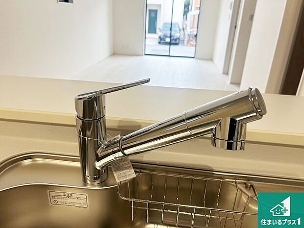 【キッチン水栓】浄水器を内蔵!炊飯時、お茶を作る時に安心してお水を使えます!お湯と冷水、浄水と原水、シャワーの切替えもワンタッチです!
