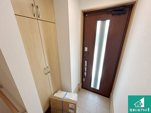 【玄関】シューズボックスにはたくさんの靴が収納できるので玄関周りはいつもスッキリ!ご家族が増えても安心!