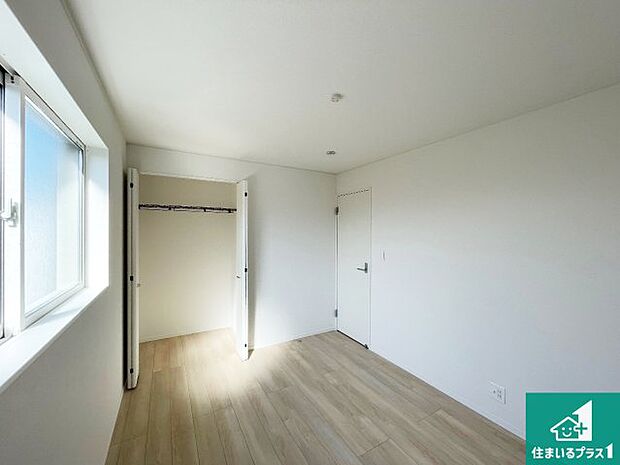 【洋室】収納スペースが充実しているので子供の成長に合わせてたくさん収納ができます！家族構成に合わせた様々な活用ができる収納！