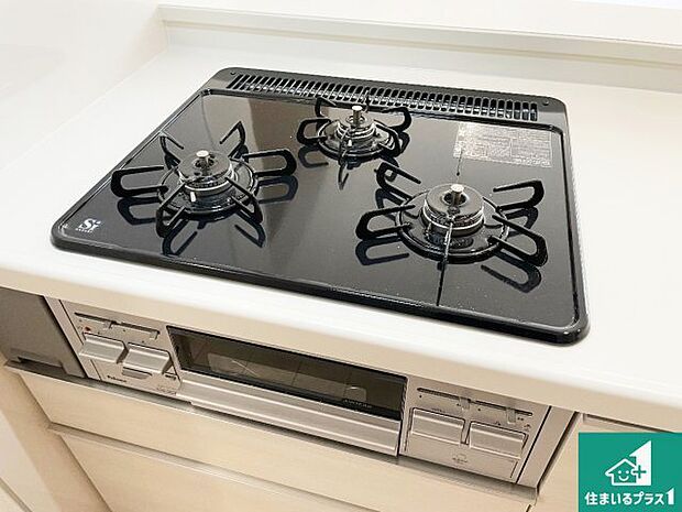 【コンロ】ダブル高火力Ｓｉセンサー付きコンロ！３口あるので、まとめて料理をする時も大活躍！