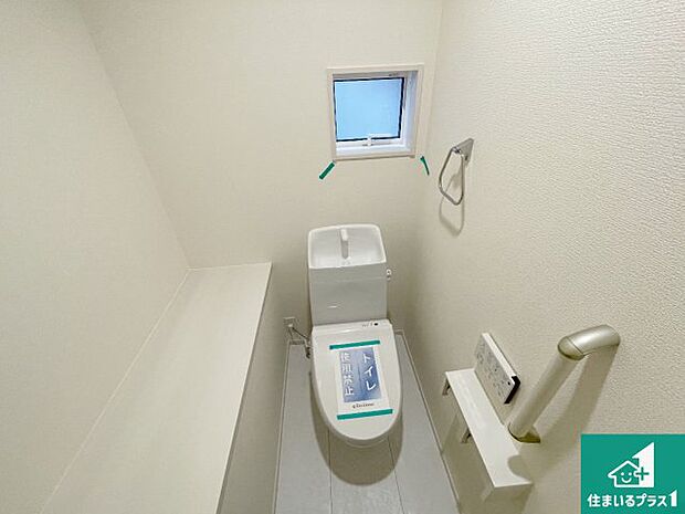 【トイレ】1・2階の2ヶ所にあるので、朝の忙しい時間の順番待ちもなく、深夜の利用にも大変便利です。