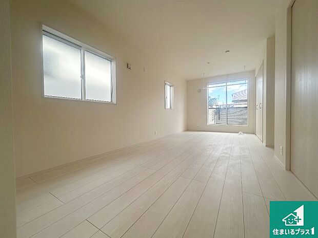 【洋室】シンプルな洋室は、自分好みのインテリアが楽しめます♪ご家族とインテリアや家具を選びに行くのは新築購入時の醍醐味の一つです。ぜひお楽しみください♪