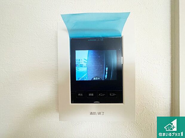 【カラーモニターインターホン】声だけでなく来訪者の姿や顔がモニターで確認できるので、小さなお子様がいらっしゃるご家庭でも安心できます!