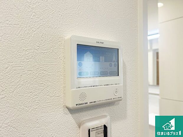 【給湯器リモコン（LDK側）】ボタン一つでお風呂のお湯はり・追い炊き可能！便利な呼び出し機能付き！表示文字が大きく読みやすい有機ＥＬを採用！どの角度からも見やすくなっています。