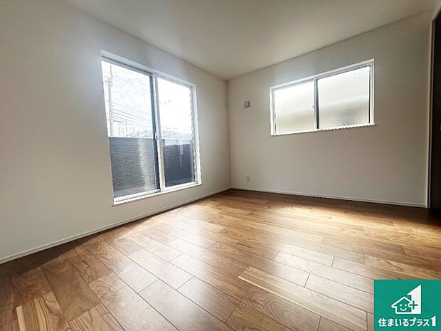 【洋室】シンプルな洋室は、自分好みのインテリアが楽しめます♪ご家族とインテリアや家具を選びに行くのは新築購入時の醍醐味の一つです。ぜひお楽しみください♪