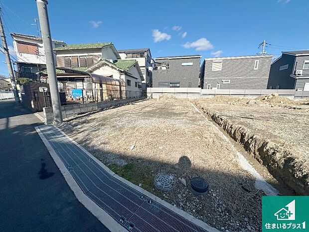 【外観】周辺は落ち着いた街並みの住宅地!子育てがしやすい住環境です!まだ未完成ですが、現地でしかわからない事もございます。是非一度ご覧ください。