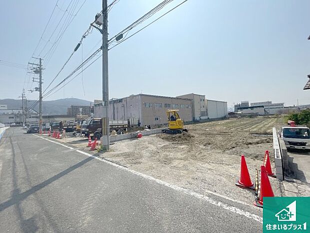 【外観】周辺は落ち着いた街並みの住宅地！子育てがしやすい住環境です！まだ未完成ですが、現地でしかわからない事もございます。是非一度ご覧ください。