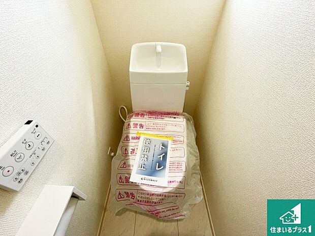 【トイレ】1・2階の2ヶ所にあるので、朝の忙しい時間の順番待ちもなく、深夜の利用にも大変便利です。