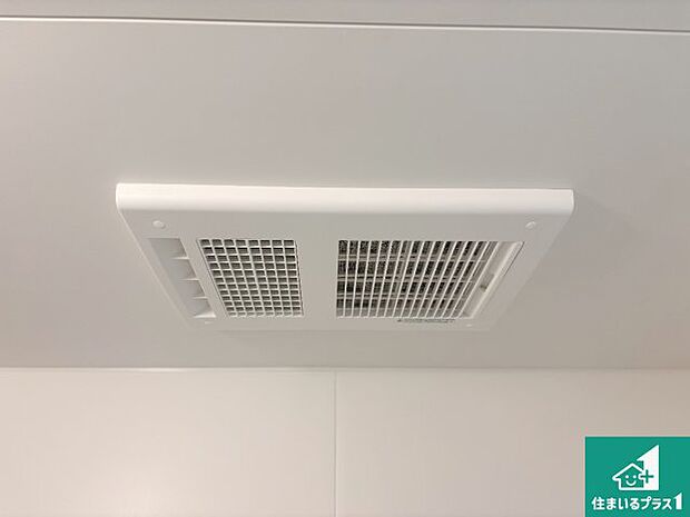 【浴室暖房乾燥機】四季を通して快適なバスライフをお手伝いする浴室暖房乾燥機！浴室の乾燥・暖房・涼風・換気はもちろん、２４時間換気にも対応！ 