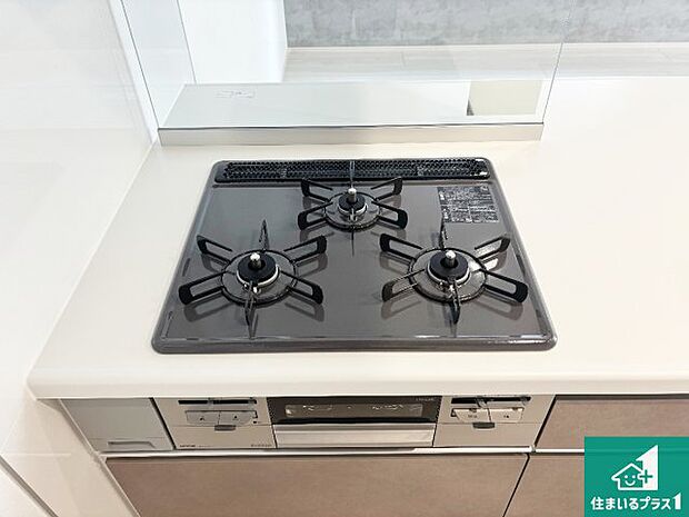 【コンロ】ダブル高火力Ｓｉセンサー付きコンロ！３口あるので、まとめて料理をする時も大活躍！