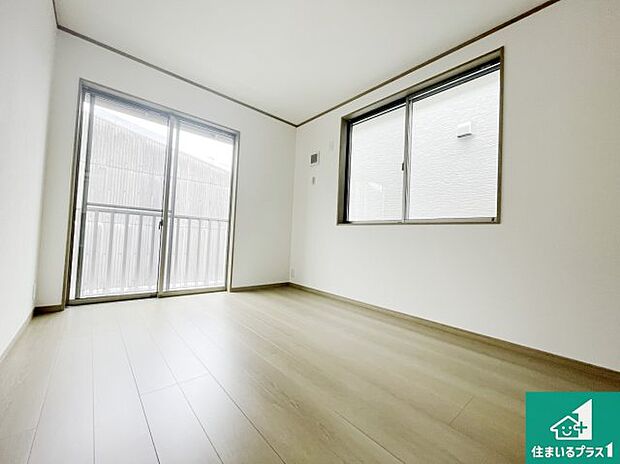 【洋室】収納スペースが充実しているので子供の成長に合わせてたくさん収納ができます！家族構成に合わせた様々な活用ができる収納！