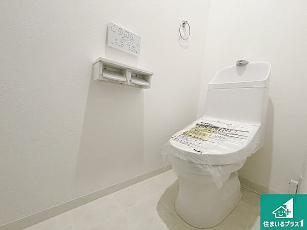 【トイレ】1・2階の2ヶ所にあるので、朝の忙しい時間の順番待ちもなく、深夜の利用にも大変便利です。