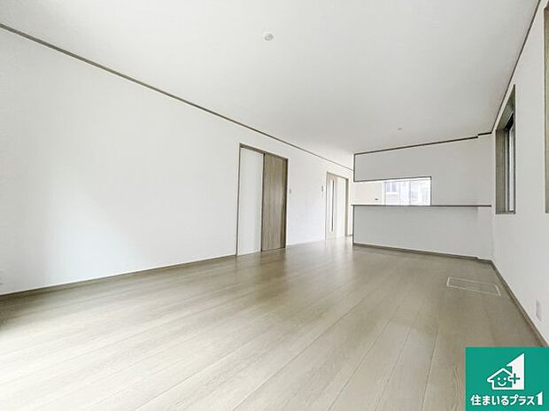 【居間・リビング】シンプルなリビングは家具次第で雰囲気を変えることができます！