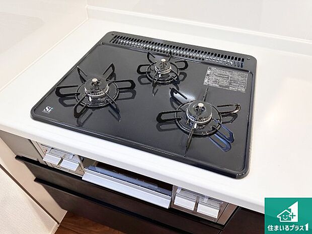 【コンロ】ダブル高火力Ｓｉセンサー付きコンロ！３口あるので、まとめて料理をする時も大活躍！