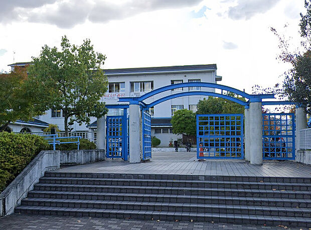 香芝市立真美ケ丘西小学校