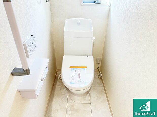 【トイレ】1・2階の2ヶ所にあるので、朝の忙しい時間の順番待ちもなく、深夜の利用にも大変便利です。