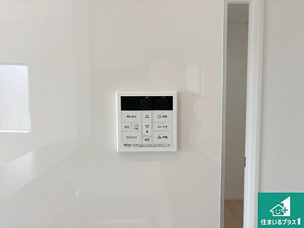 【給湯器リモコン（LDK側）】ボタン一つでお風呂のお湯はり・追い炊き可能！便利な呼び出し機能付き！表示文字が大きく読みやすい有機ＥＬを採用！どの角度からも見やすくなっています。