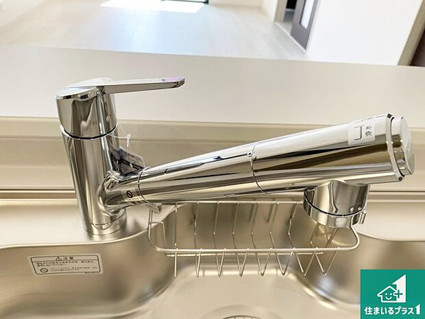 【キッチン水栓】浄水器を内蔵！炊飯時、お茶を作る時に安心してお水を使えます！お湯と冷水、浄水と原水、シャワーの切替えもワンタッチです！