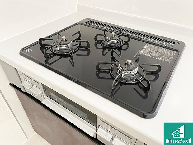 【コンロ】ダブル高火力Ｓｉセンサー付きコンロ！３口あるので、まとめて料理をする時も大活躍！
