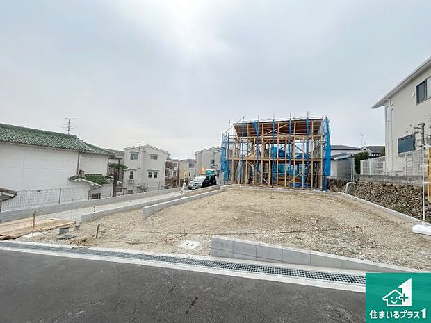 【外観】周辺は落ち着いた街並みの住宅地！子育てがしやすい住環境です！まだ未完成ですが、現地でしかわからない事もございます。是非一度ご覧ください。