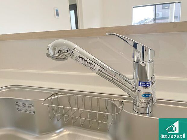【キッチン水栓】浄水器を内蔵!炊飯時、お茶を作る時に安心してお水を使えます!お湯と冷水、浄水と原水、シャワーの切替えもワンタッチです!