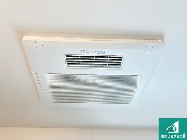 【浴室暖房乾燥機】四季を通して快適なバスライフをお手伝いする浴室暖房乾燥機!浴室の乾燥・暖房・涼風・換気はもちろん、24時間換気にも対応!