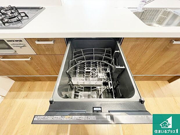 【食器洗浄乾燥機】食事後の一仕事、食器洗いをボタン一つでお任せできちゃいます!場所を取らないビルトイン式なので、お料理スペースもしっかり確保!