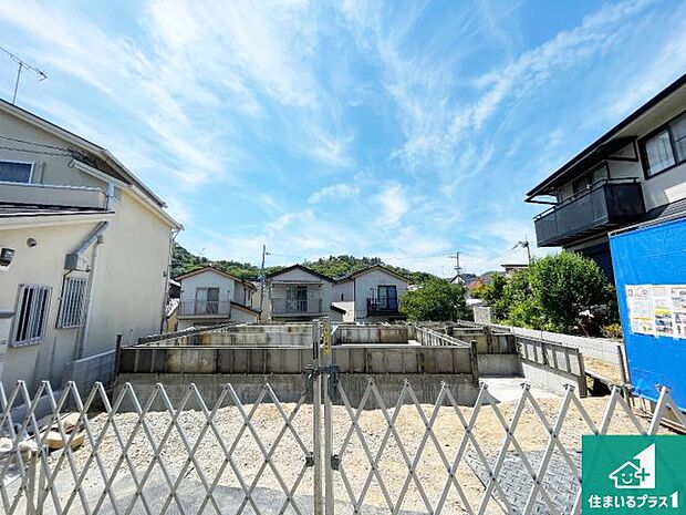 【外観】周辺は落ち着いた街並みの住宅地！子育てがしやすい住環境です！まだ未完成ですが、現地でしかわからない事もございます。是非一度ご覧ください。