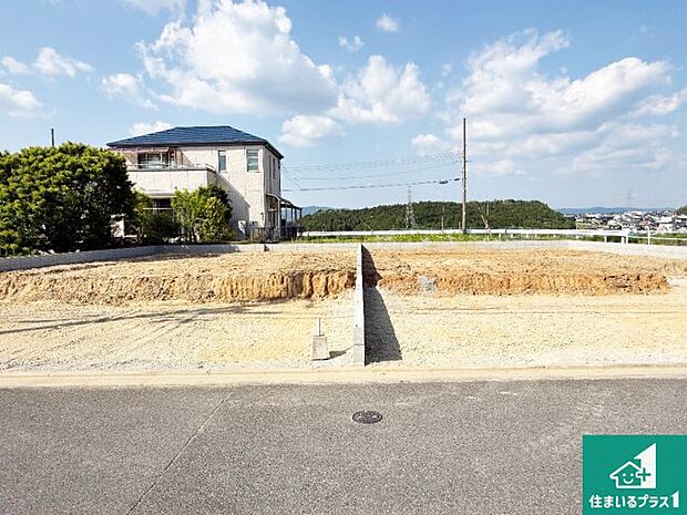【外観】周辺は落ち着いた街並みの住宅地！子育てがしやすい住環境です！まだ未完成ですが、現地でしかわからない事もございます。是非一度ご覧ください。
