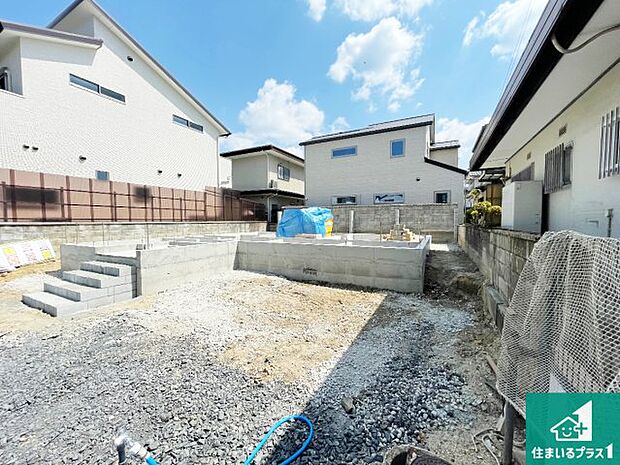 【外観】周辺は落ち着いた街並みの住宅地!子育てがしやすい住環境です!まだ未完成ですが、現地でしかわからない事もございます。是非一度ご覧ください。