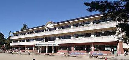 南丹市立園部小学校 徒歩1100m