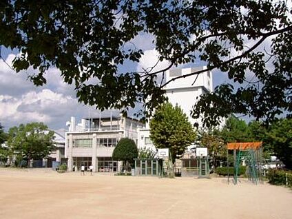 川西市立緑台小学校 徒歩700m