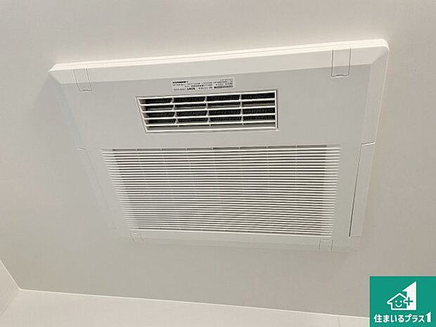 【浴室暖房乾燥機】四季を通して快適なバスライフをお手伝いする浴室暖房乾燥機!浴室の乾燥・暖房・涼風・換気はもちろん、24時間換気にも対応!