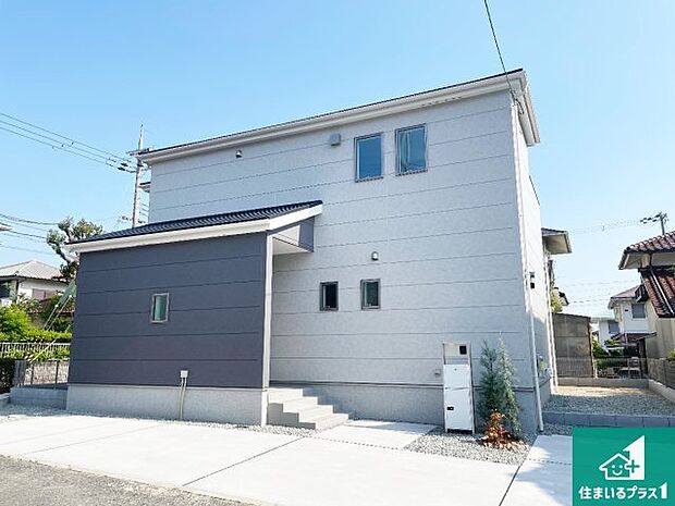 【外観】安心の10年保証!外観を美しく保ち、雨水で汚れを落とします!気になることがありましたら、お気軽にお問い合わせください!