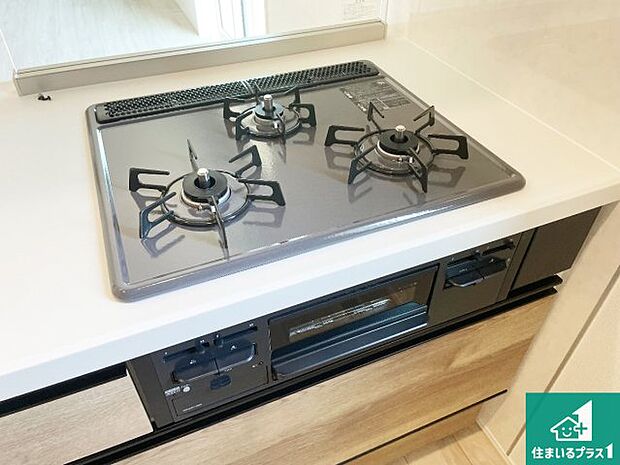 【コンロ】ダブル高火力Siセンサー付きコンロ!3口あるので、まとめて料理をする時も大活躍!