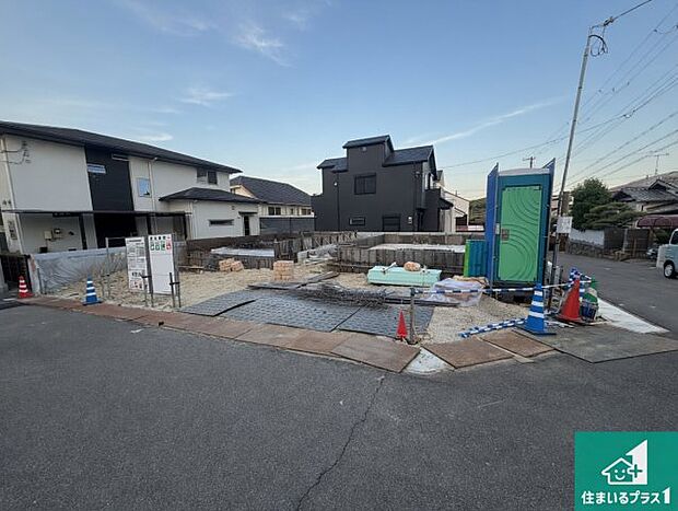 【外観】周辺は落ち着いた街並みの住宅地!子育てがしやすい住環境です!まだ未完成ですが、現地でしかわからない事もございます。是非一度ご覧ください。