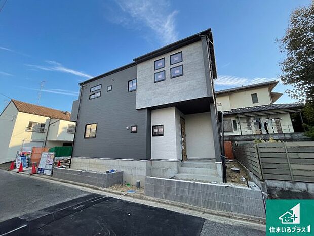 【外観】周辺は落ち着いた街並みの住宅地!子育てがしやすい住環境です!まだ未完成ですが、現地でしかわからない事もございます。是非一度ご覧ください。